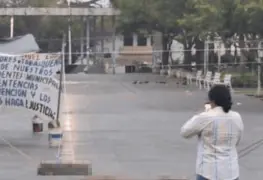 Matan y cocinan un cerdo en Plaza de Armas durante huelga