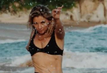 Ludwika Paleta luce un bikini negro básico para cualquier temporada