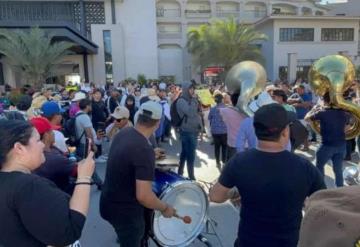 Músicos marchan en Mazatlán a favor de la música de banda