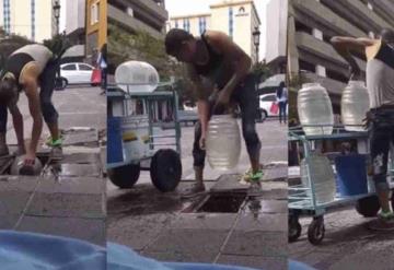 Video: Captan a hombre recogiendo agua de una pila callejera para preparar aguas frescas