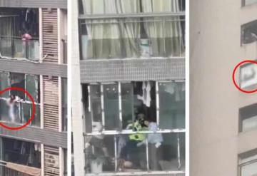 Mamá arroja a su hijo por la ventana y apuñala a su suegra en China