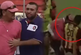 DT es expulsado por agredir a su propio jugador; brutal cabezazo y codazo