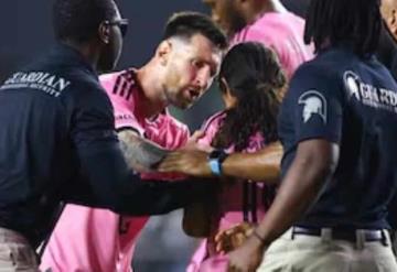 ¿Y el guardaespaldas? Niña burla la seguridad para conocer a Messi; padres podrían recibir fuerte multa