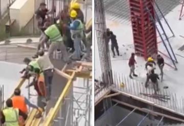 En plena construcción albañiles se agarran a golpes