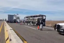 Chofer se queda dormido y provoca accidente en Sinaloa; hay 4 muertos y 5 heridos