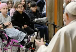 El Papa Francisco sorprendió con visita a 200 niños en una parroquia en Roma