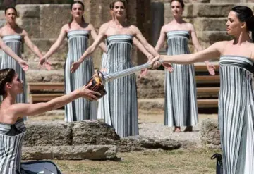 La llama de los Juegos Olímpicos de París 2024 ha sido encendida en Olimpia