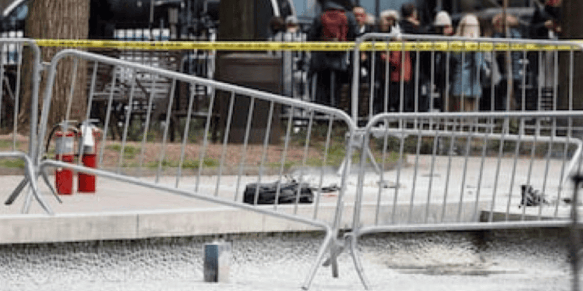 Un hombre se auto lesiona frente al tribunal donde se encontraba declarando el expresidente de EE.UU. Donald Trump