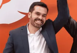 Álvarez Máynez propone programa para erradicar feminicidios y violencia machista