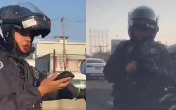 ¿Y a ellos quien los multa? Captan a policía usando su celular mientras maneja una moto en Jalisco