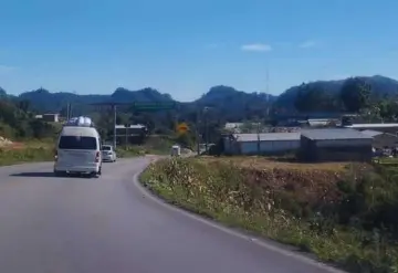 Niño muere atropellado mientras intentaba huir de su madre, quien lo estaba golpeando