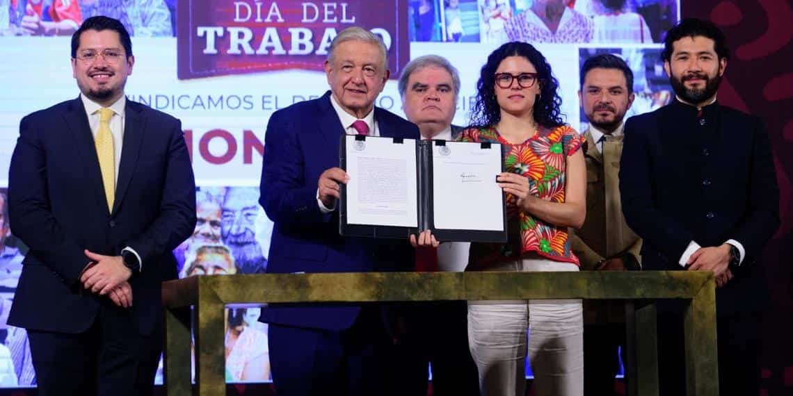 Firman decreto de pensiones al 100%