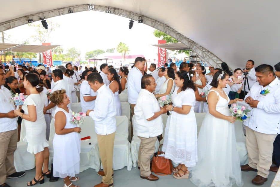 Unen sus vidas 30 parejas en Boda Colectiva en la Feria Tabasco 2024