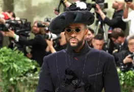 Bad Bunny impacta con elegante look en el MET Gala 2024 | FOTOS