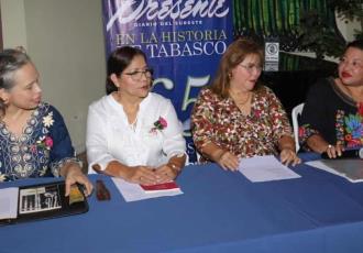 Y las poetas alabaron a las madres en el Foro Cultural del Hotel Viva