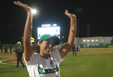 Karen Ávalos, es madre y primera softbolista profesional de Tabasco