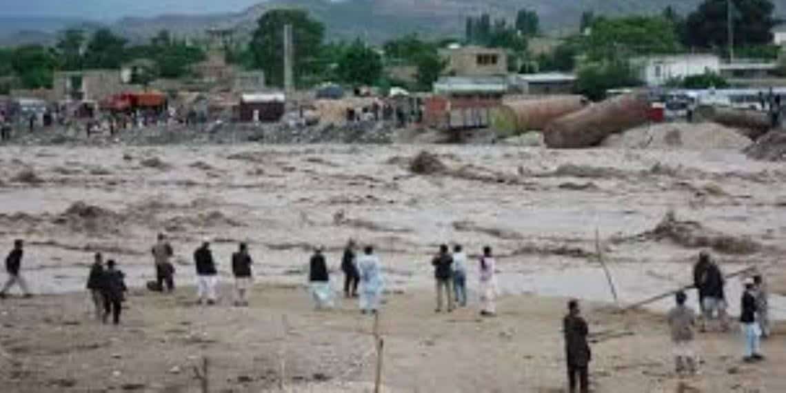 Afganistán registra inundaciones que, al menos, ha dejado 311 muertos, en la provincia de Baghlan,