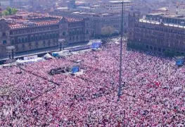 AMLO adelanta que bandera de M&eacute;xico no ser&aacute; izada en el Z&oacute;calo ante la "marea rosa"