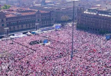 AMLO adelanta que bandera de México no será izada en el Zócalo ante la "marea rosa"