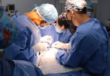 Extraen más de 100 gusanos de la boca de una mujer tras mal procedimiento dental