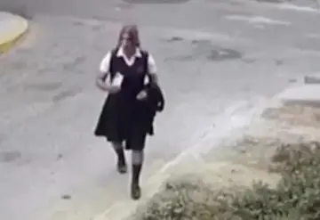 Hombre se disfraza de colegiala para acosar estudiantes; lo desenmascaran