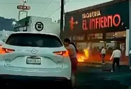 Tragafuegos rocía gasolina a mariachis y les prende fuego en Morelia