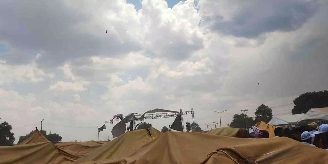 Cae lona durante evento de campaña de candidato de Morena en Edomex; hay 50 heridos