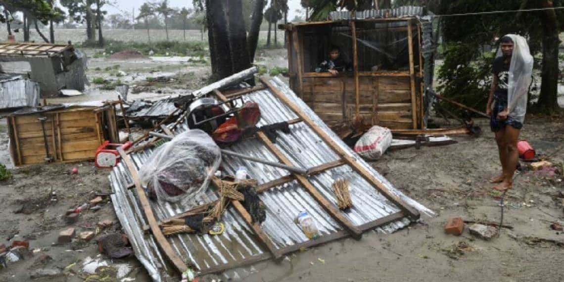 Un ciclón en Bangaldesh dejó al menos 10 personas sin vida y 30 mil casas destruidas