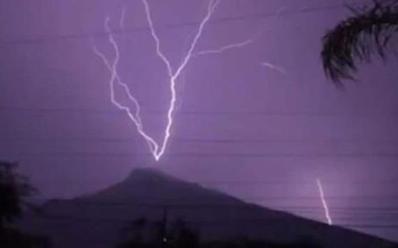 Video: Espectacular tormenta de rayos en el Cerro de la Silla en Monterrey