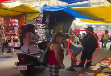 Policías de CDMX detienen a jóvenes en Tepito y ellas se hacen las chistosas bailándoles