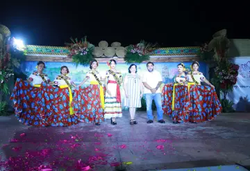 En una espectacular noche, presentan ante los medios e imponen bandas a las hermosas aspirantes a Flor Tecolutilla 2024