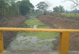 Gobierno de Comalcalco desazolva drenes previo a la temporada de lluvias