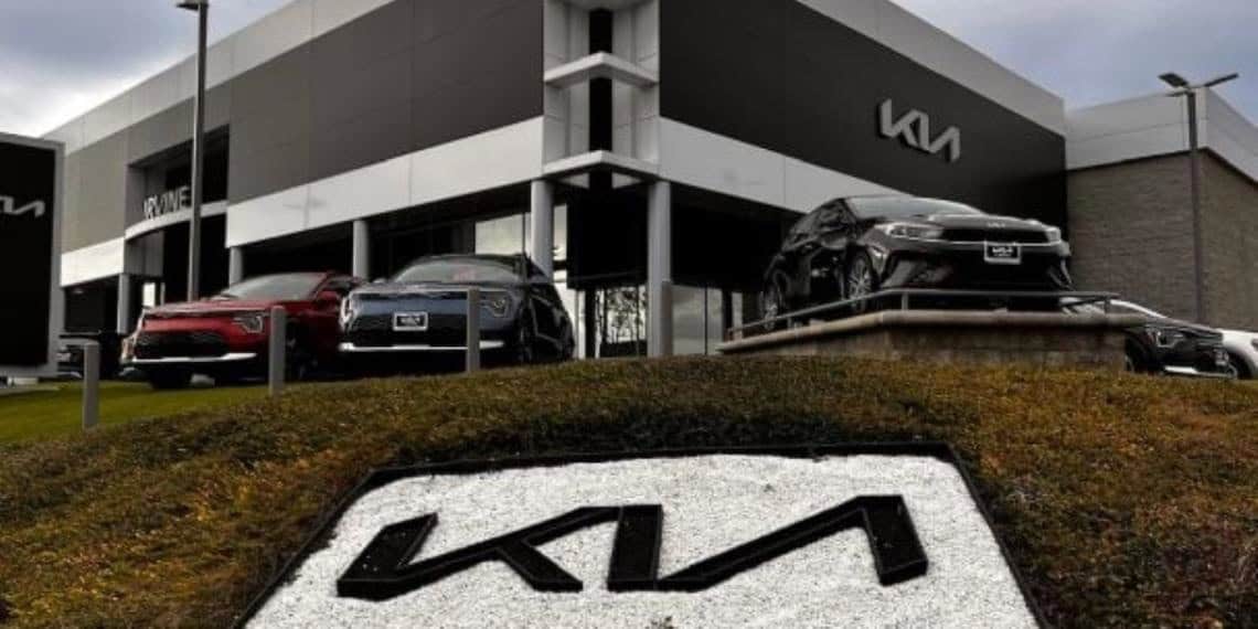 Piden a propietarios de 463,000 Kia guardar sus autos en lo que los retiran por riesgo de incendio