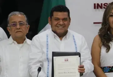 Javier May recibe constancia oficial como gobernador electo de Tabasco