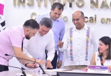 INE acredita con constancias a senadores electos por Tabasco