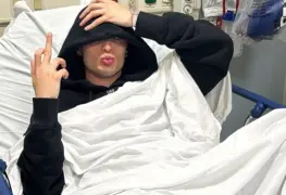 ¿Qué le pasó a Peso Pluma? Filtran video del momento exacto en el que el cantante se fracturó