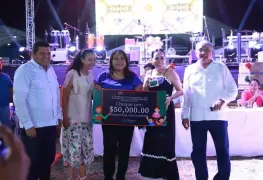Gobierno de Comalcalco reconoce y festeja al magisterio del municipio con espectacular celebración