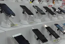 Cliente insatisfecho destrozó una tienda de celulares