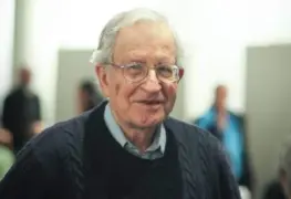 La esposa de Noam Chomsky declara que la noticia de su fallecimiento es falsa