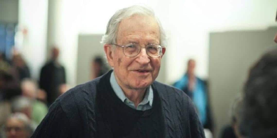 La esposa de Noam Chomsky declara que la noticia de su fallecimiento es falsa