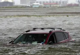Tormenta tropical ´Alberto´ sacude las costas de México y deja tres muertos