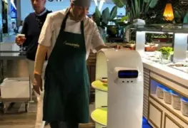 BellaBot es un robot que está sustituyendo a cientos de meseros y empleados en Alemania