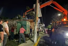Gobierno de Comalcalco continúa haciendo frente y dando solución a vecinos por problemática con el servicio de energía eléctrica ahora en la colonia San Silverio