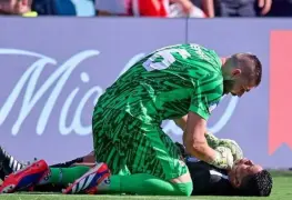 Árbitro del Perú Vs Canadá se desvanece en pleno partido