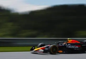 Checo Pérez no alcanza su mejor nivel y queda atrás en la carrera Sprint
