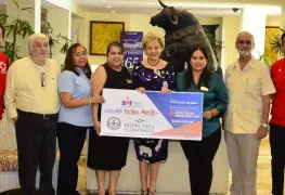 Cruz Roja Mexicana recibe cheque de donación con una cantidad de 200 mil pesos