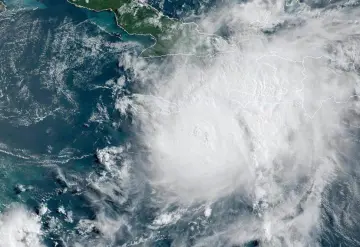 Huracán Beryl se desvía de México pero mantiene alerta en el Golfo