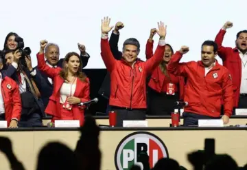 Delegados del PRI aprueban reelección de Alito Moreno