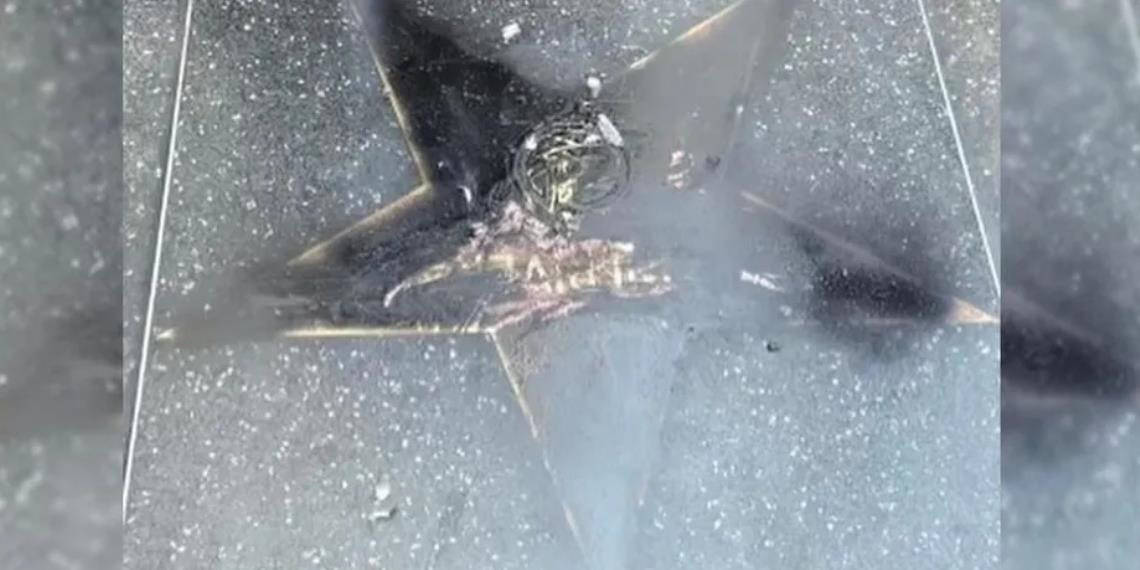 Vandalizan estrella de Jenni Rivera en el Paseo de la Fama de Hollywood