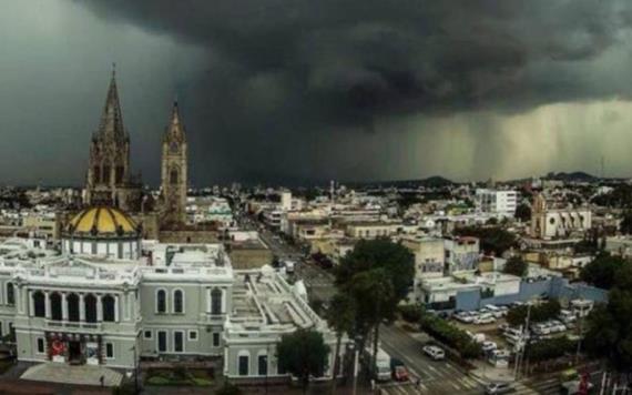 Onda tropical No. 8 se desplazará sobre el Pacífico central mexicano